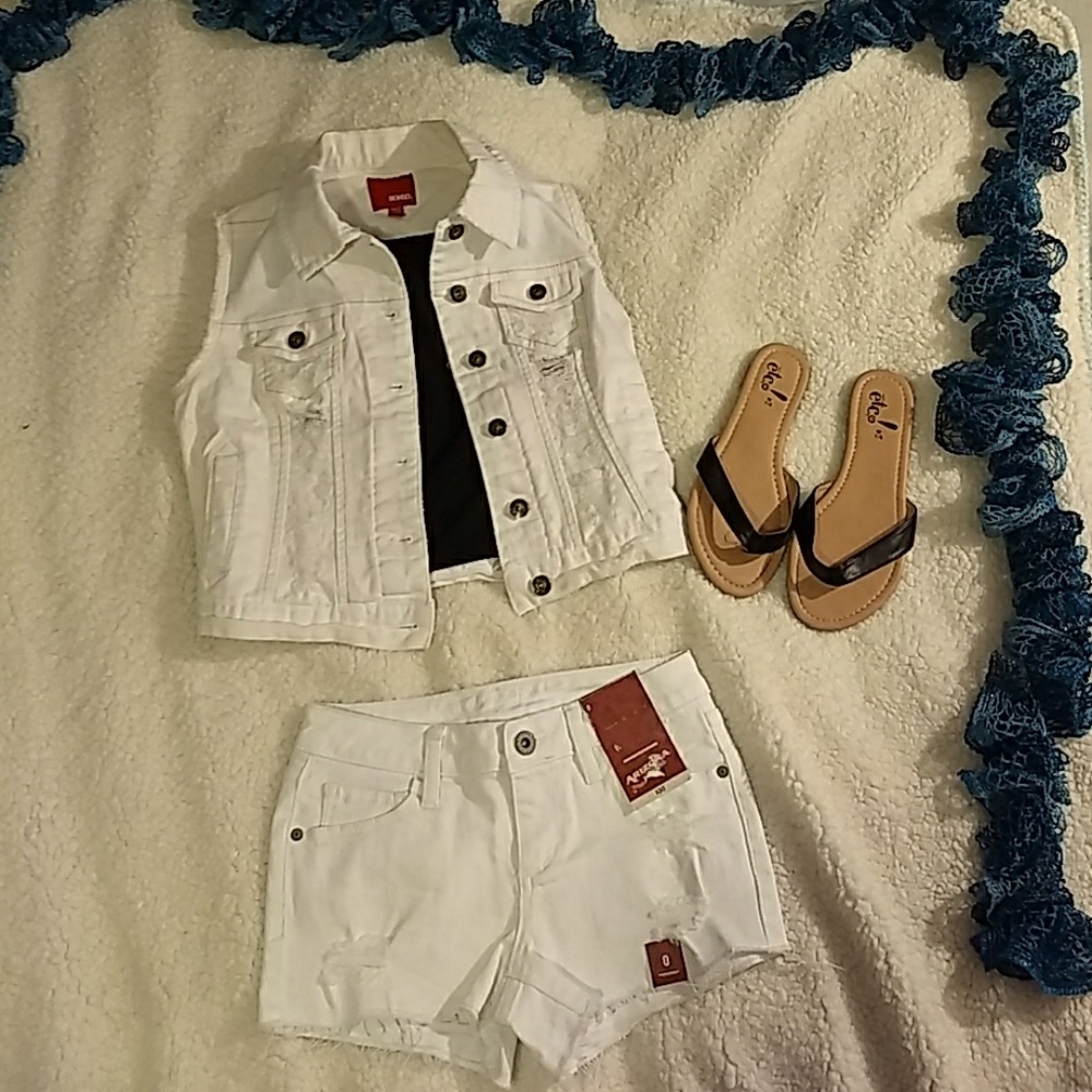 Bongo white destroyed jean vest size M